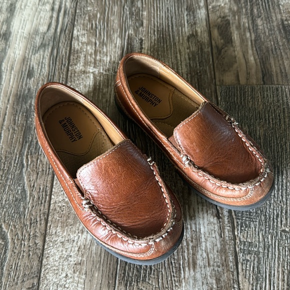 Johnston & Murphy Boy's Locklin Venetian (Toddler/Little Kid), Size 10M - Picture 2 of 8